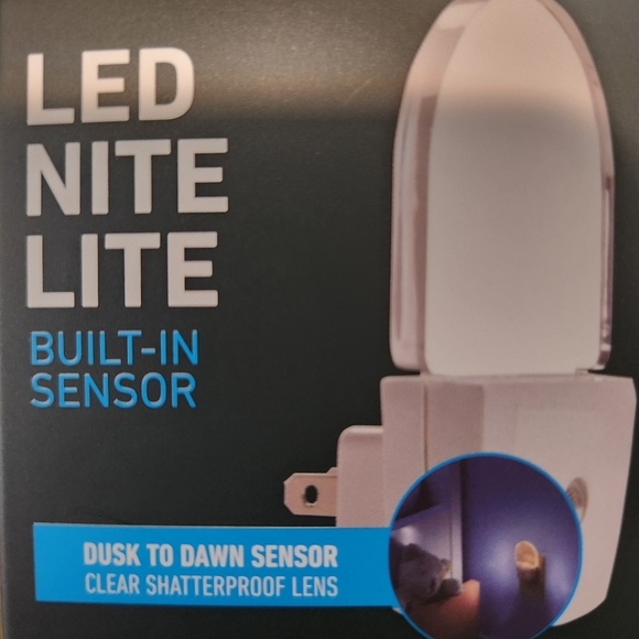 Greenlite LED Nite Lite Built in sensor 2 pack - Picture 4 of 5